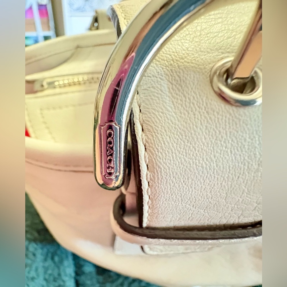 Coach Leather Ivory Satchel Tote Bag with Adjustable Straps - Picture 4 of 7
